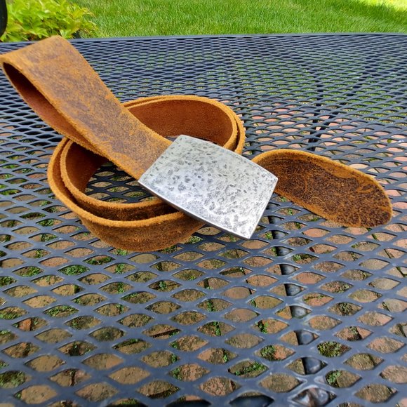 Marks and Spencer  M&S Men's Vintage Distressed Brown Leather Belt Size 43-45 in - Picture 6 of 12